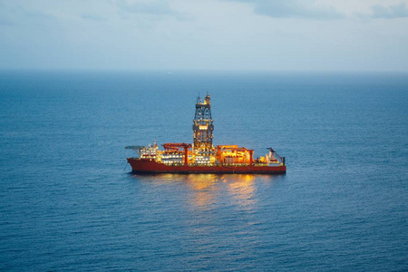 海上油气 drillship 照明