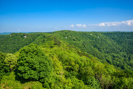 风景在城堡 Hohenneuffen 在 Beuren, Swabian 白长袍, 德国