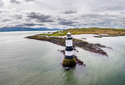 Penmon 点灯塔鸟瞰图, 威尔士英国