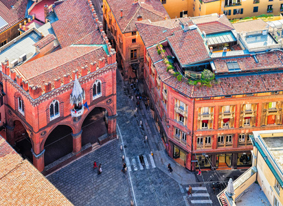 位于Piazza della Mercanzia广场的Palazzo della Mercanzia宫殿