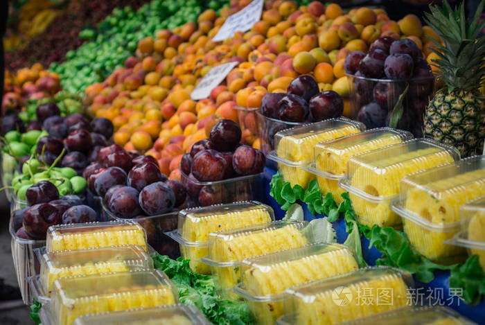 市场柜台上的各种新鲜水果.堆, 包.装饰