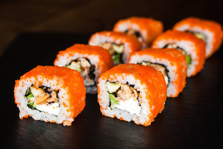 日式菜肴配鱼卷日式小吃-藤垫青瓜锅铜锣烧,日本的糖果铜锣烧日本糖果