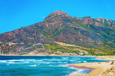 海滩在地中海在 Buggerru, Carbonia, 撒丁岛在意大利