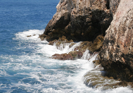 岩石 大海和波在土耳其