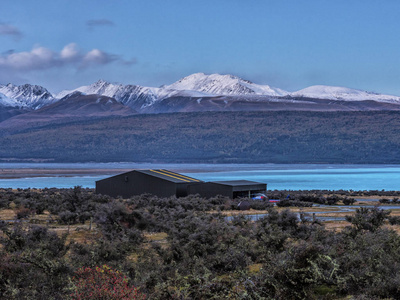 新西兰南岛秋季 Pukaki 湖的山上厨师