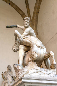 Hecules Nessus Centauer 雕像长廊工会兰扎广场离领主佛罗伦萨意大利。大力士雕像创建1599由 Giambo