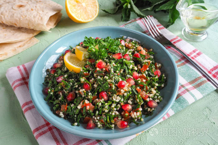 一盘塔博勒色拉沙拉特写传统阿拉伯食品