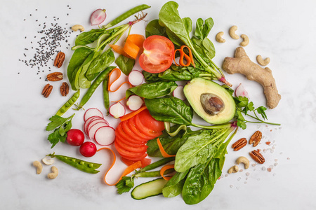 生鲜蔬菜, 水果, 浆果, 坚果的白色背景。健康的食物背景。去素食主义的概念
