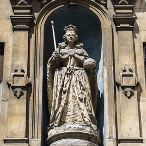 伊丽莎白女王 I 的雕像, 位于英国伦敦市的舰队街。这是她一生中唯一被雕刻的雕像。