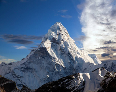 Dablam 登上珠峰基地尼泊尔之路的黄昏观景