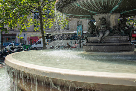 城市夏季时自来水喷泉