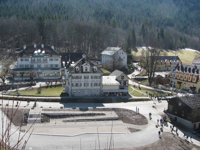 Schwangau 被称为 皇家城堡村, 它坐落在一座山下, 新天鹅堡和 Hohenschwangau 上升