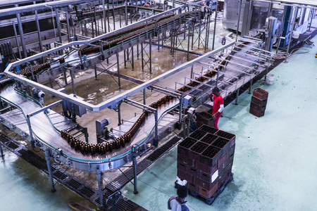 罗安达/安哥拉 2018年5月23日-饮料厂室内景观颜色模式当代经典鸡尾酒