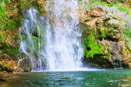春天的小河图片