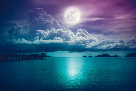 黄昏天空的景色图片