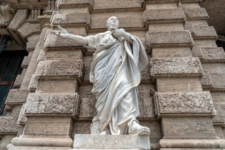西塞罗导游雕像在罗马图片
