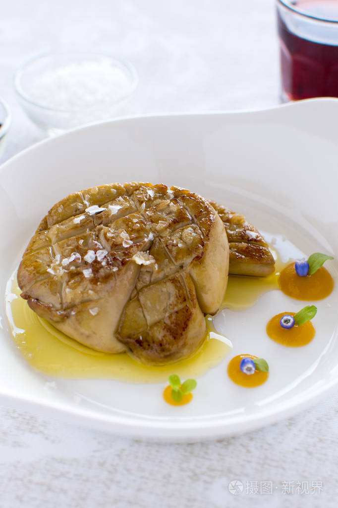 配苹果汁的鹅肝酱.煎鹅肝