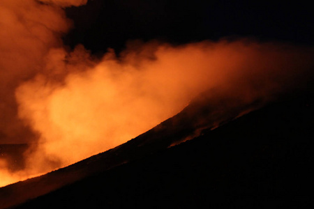俄罗斯, 堪察加半岛 托勒巴契克火山喷发2013