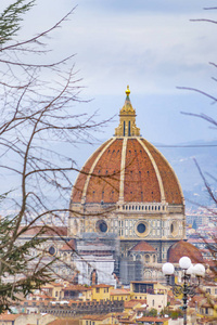 意大利佛罗伦萨历史中心著名的圣玛丽亚大教堂的鸟瞰图