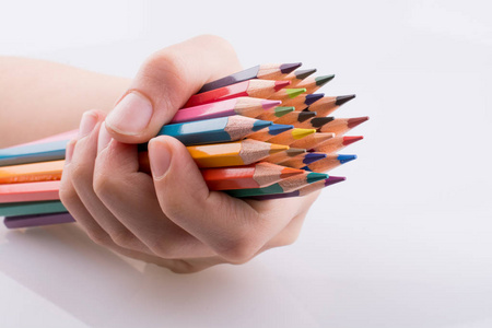 握铅笔握在哪图片