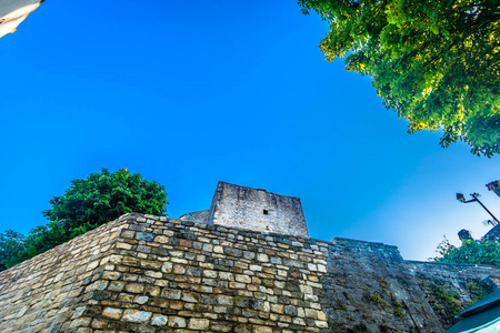 Motovun 堡 arhitecture。风景秀丽的中世纪堡垒在 Motovun 老城, 伊斯特拉地区风景