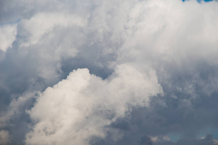 灰蓝色的天空图片