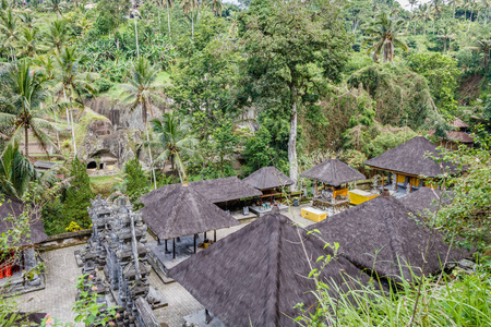 古龙洛高宜, 古庙和丧葬情结在 Tampaksiring, 巴厘岛, 印度尼西亚