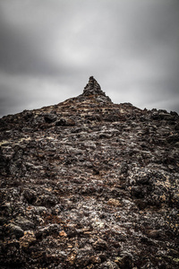 石质岩石荒凉的风景的冰岛。定了调子