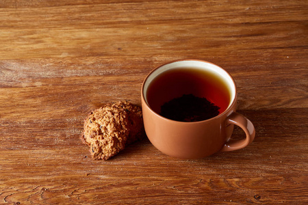 概念节日组成与一杯热茶, 饼干和物种木桶, 选择性焦点, 特写