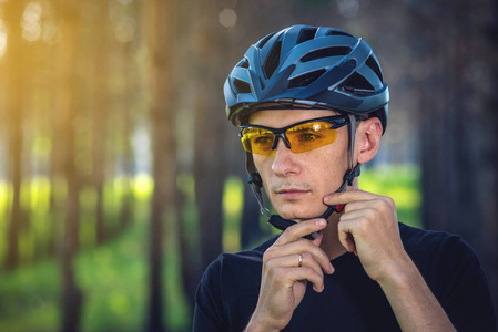 自行车运动中的强制保护概念照片