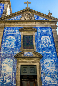 用蓝色手绘锡琉璃瓦，波尔图，葡萄牙波尔图历史悠久的传统外观装饰