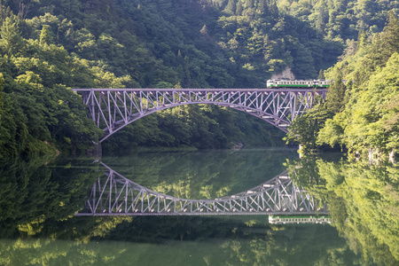 福岛县只见铁路线和只见河