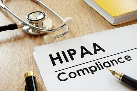 Hipaa 依从性应用和听诊器在书桌上