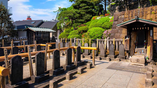 47浪人的坟墓, 47 个忠诚的无主武士, 日本东京泉岳寺寺最受欢迎的日本历史史诗传说之一。