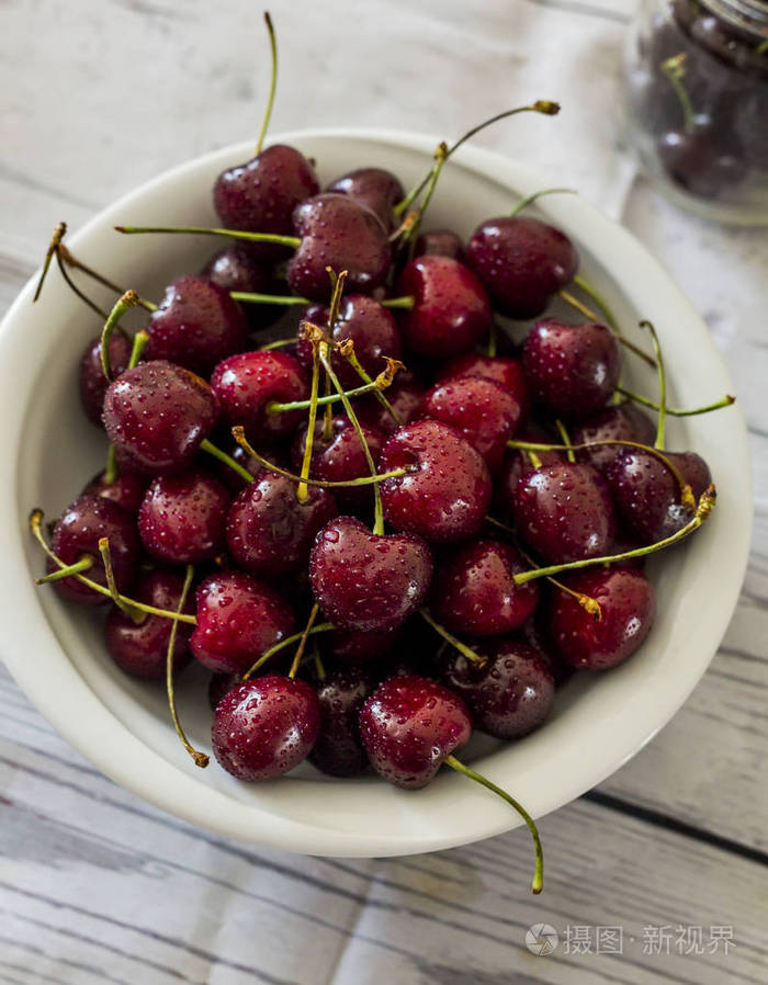 新鲜成熟的鸟樱桃关闭射击