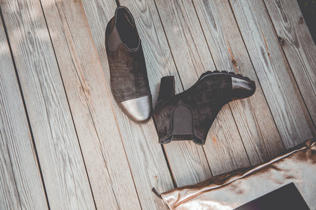 黑色时尚女装靴复古照片图片