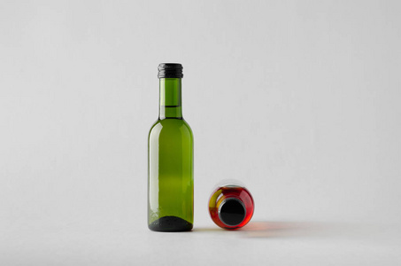 葡萄酒季度迷你瓶模拟两个瓶子