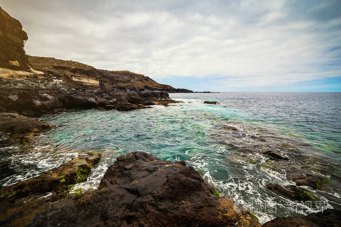 特内里费岛, 加那利群岛, 西班牙-美丽的大西洋海岸与岩石和石头的