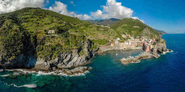 Vernazza 五渔村国家公园的村庄在意大利的海岸。意大利北部的 La 帕斯亚省鸟瞰图欧洲旅游胜地和景点