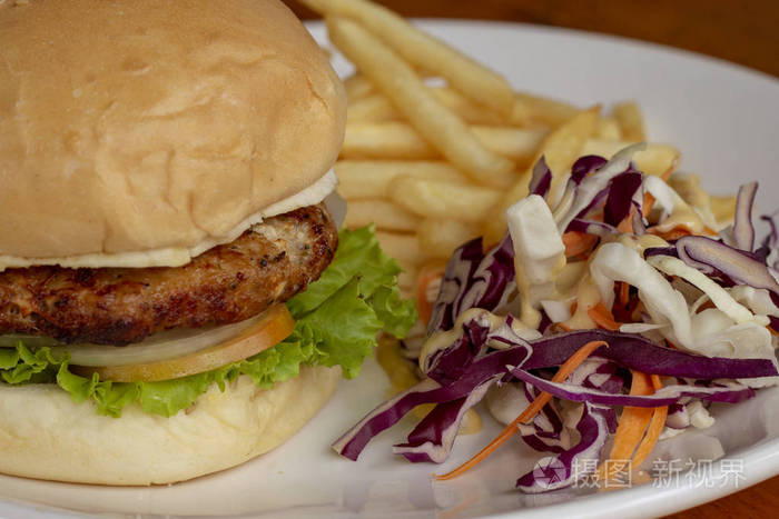 美国食品汉堡包.简单的小吃服务于晨餐.美味快餐