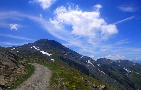 山前一条山路