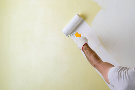 墙面绘画男士手绘墙面涂漆辊.绘画新 apartmen照片