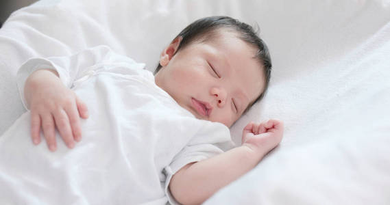 新出生的婴儿的睡眠