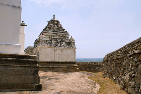 后视图 shikhara Shantishwara Basadi, Chandragiri 山, Sravanabelgola