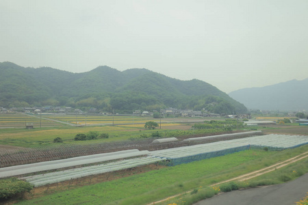 从日本的电车窗口看