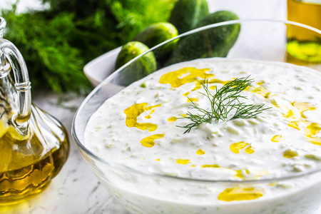 酸奶的莳萝图片