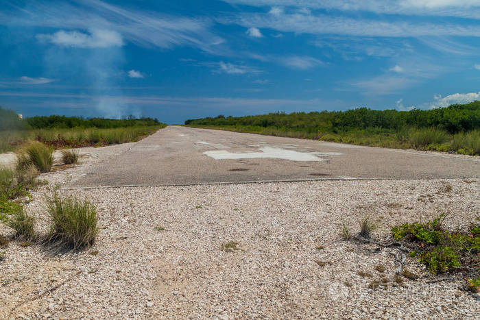 在伯利兹 Caye Caulker 岛的跑道上查看