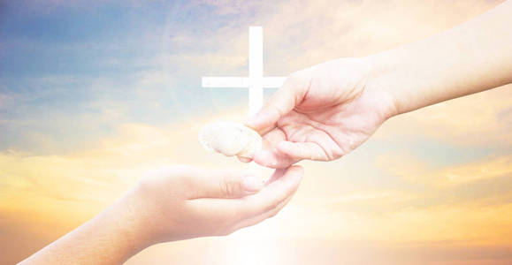 帮助手交叉背景小男孩和女孩, 祷告, 基督徒祈祷, 孩子祈祷, 感谢上帝