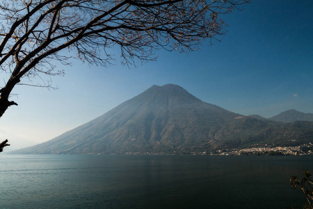 阿特蒂兰湖湖和圣佩德罗火山, 危地马拉