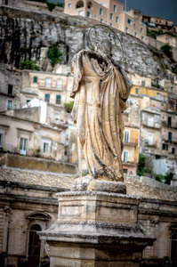古城观景与意大利西西里岛圣彼得圆顶雕塑